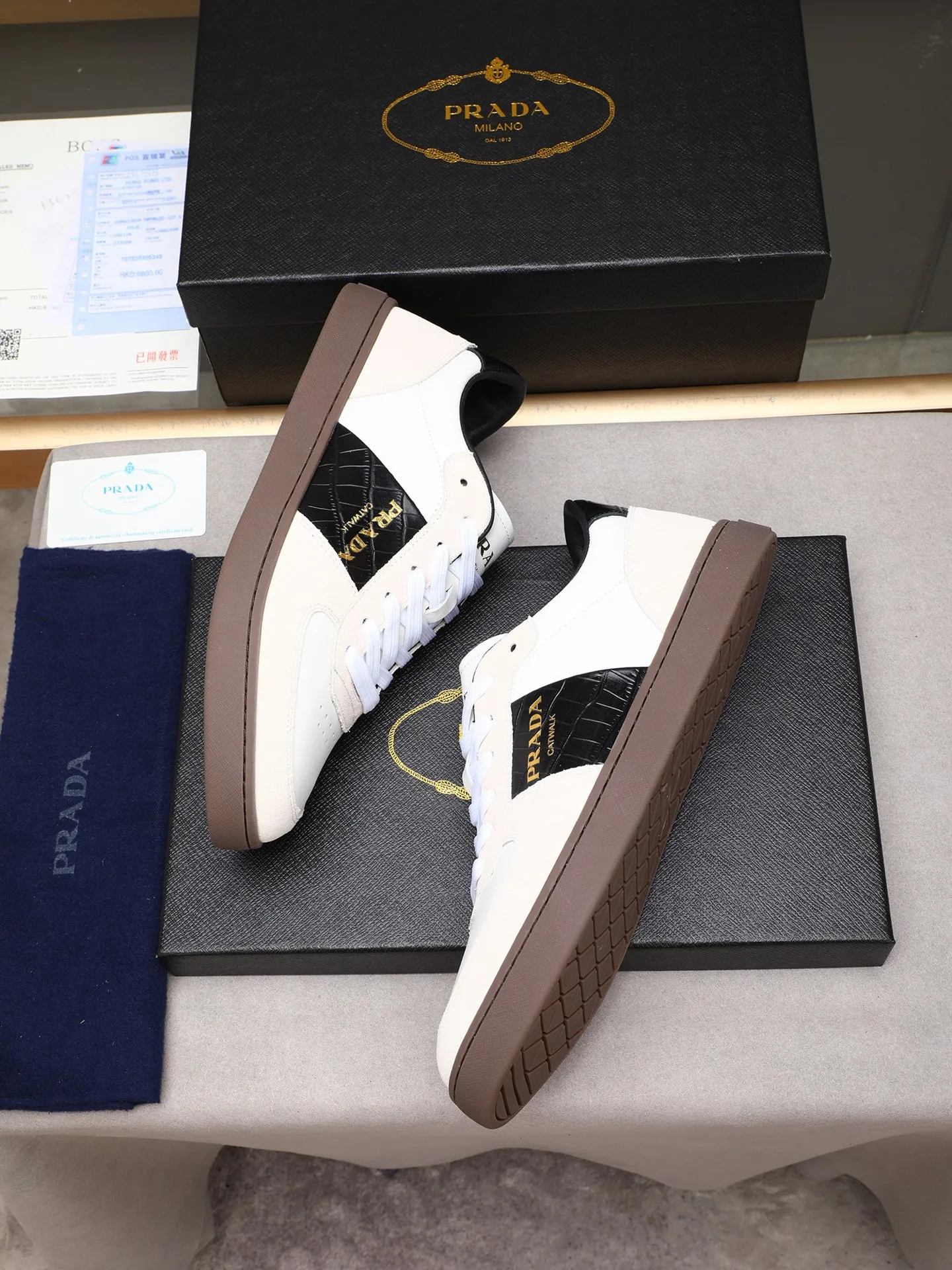 Men's shoes💰420💰 Brand: PRADA (Prada) Standard code: Men's code 38–44 (45 can be customized) Material: Original cowhide, breathable sheep lining Special outsole Style category: Men's fashionable casual sneakers Low-key luxury! Color: actual picture color